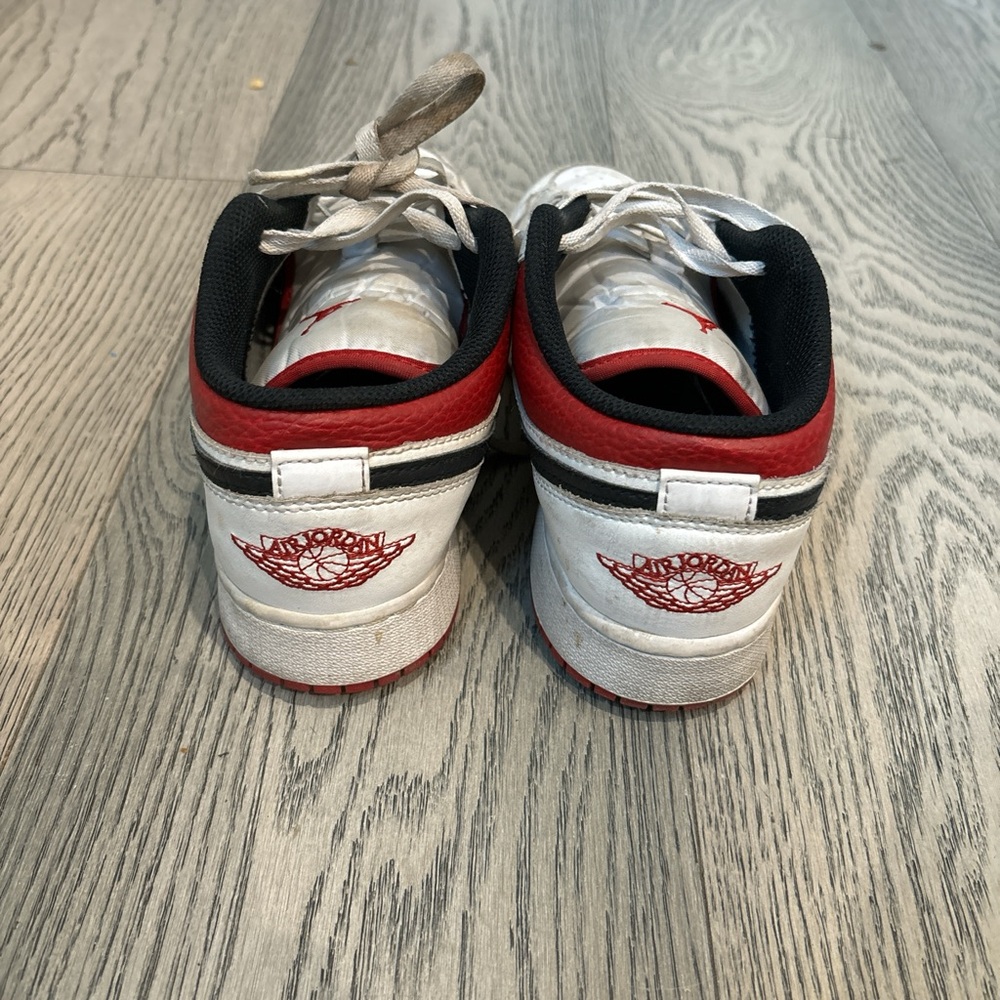 red nike jordan’s❤️